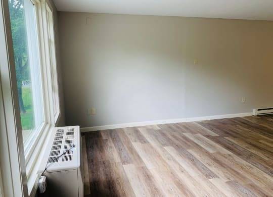 $2,292 / 2br - 750ft2 - Refrigerator, Heat Included in Select Apartments, Large Closets (73 Cross St, Woodstock, VT)63976979154050124