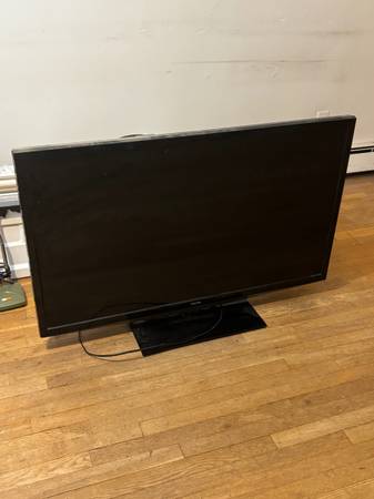 Toshiba 55” LED Flatscreen TV w/ Apple TV Hook-Up 1