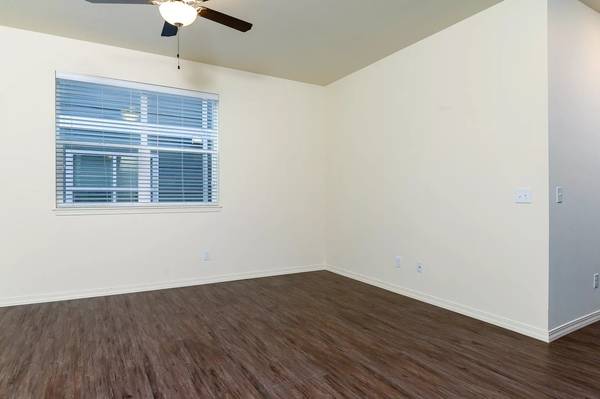 $1,463 / 2br - 618ft2 - ¡En el corazón de la acción! 2 habitaciones, 1 baño. ¡No te lo pierdas! (Vancouver)63956498996739124