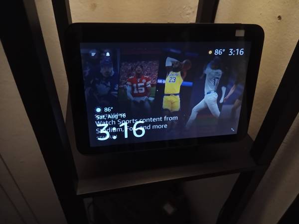 Echo show 8 with stand power cable 1