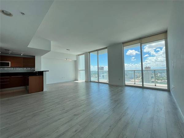 $3,900 / 2br - 1293ft2 - Impressive & Spacious 2bd with Multiple Terraces! (Vizcayne - Downtown)64001847463811120