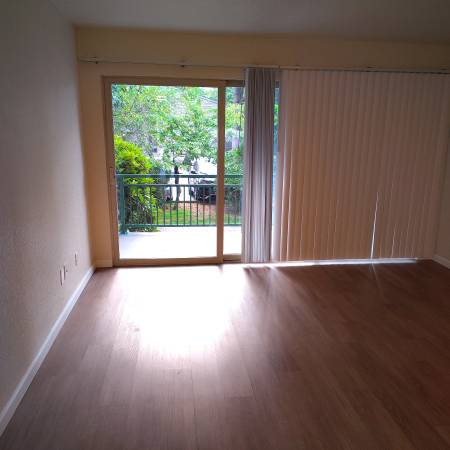 Amazing community - excellent location - Spacious 2 bed / 1 bath Apt 1