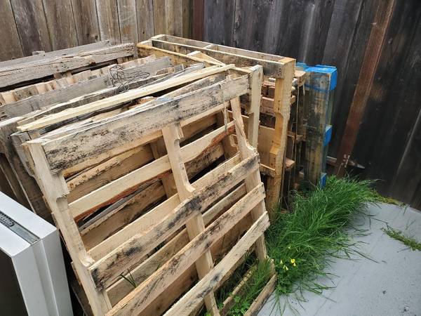 Free wooden pallets to give away 1