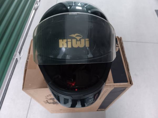 Casco integral de motocicleta Kiwi, Black Gold, vintage de 1987-88 con visor - $85 (Keene, NH)63470911943809123
