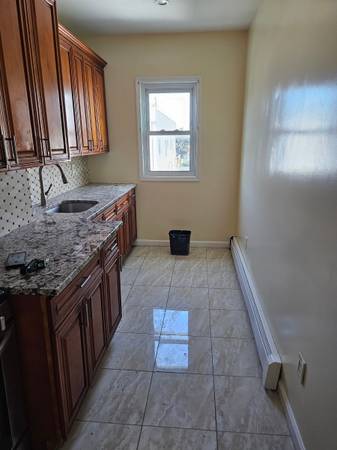 $2,000 / 1br - 800ft2 - 89TH STREET AND 55TH AVE ONE BEDROOM NEAR #M R #7 TRAIN AND 30MIN TO N (ELHHURST)63788505695873122