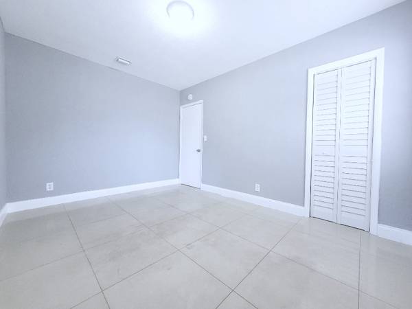 $2500.00 / 3br - 1200ft2 - Comfortable 3 Bed, 2 Bath Corner Home in Fort Lauderdale - $2500/mo63825139179777124