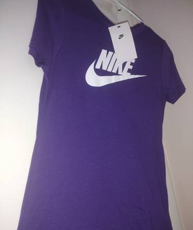 Nike Sportswear Big Kids T-shirt Size XS 1