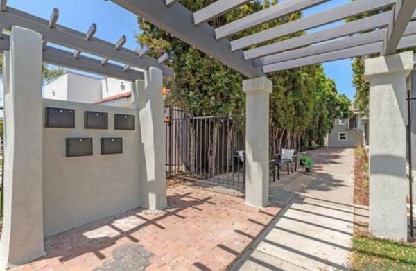 $2,650 / 2br - 0750ft2 - 2bed cottage in Cherokee Pont near North park (San Diego)63657260612097122