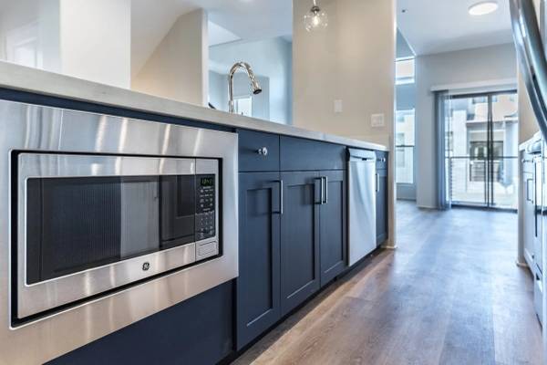 $2,125 / 2br - 1193ft2 - 2/bd, Relaxing Pool & Spa, Air Conditioning64024997458817123