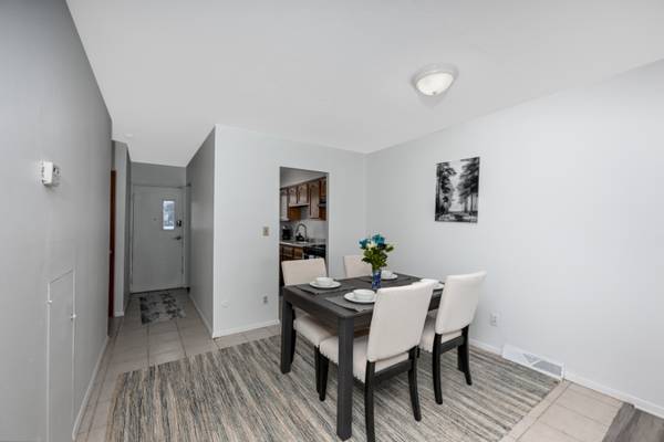 $1399.00 / 2br - 1080ft2 - Mentor Square Apartments Townhouse63860363097987122