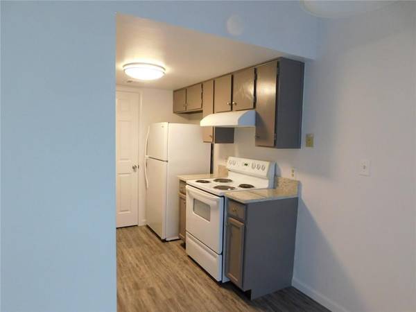 $1,295 / 2br - 900ft2 - Remodeled 2/1 Duplex for $1295 near Rundberg/Lamar! Garage/No Carpet! (Rundberg/Lamar)63922557750274124