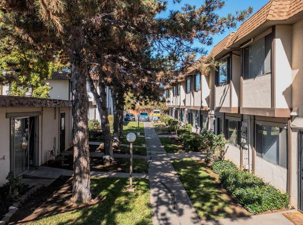 $1,600 / 1br - GET $500 in SAVINGS - Nestled near Florin Road in the Lindale (Sacramento)64044029002113124