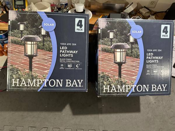 Hampton Bay Solar LED Pathway Lights 1