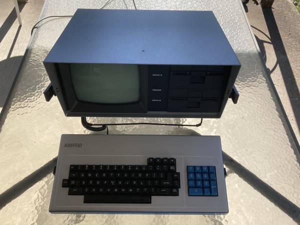 ¡Kaypro II Computadora, cables de alimentación y teclado funcionando! Precio reducido - 140 dólares (Vancouver, WA)63471144773507120