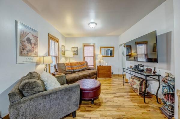 $870 / 1br - 882ft2 - Located in downtown Sheridan (Sheridan)64018614490626120