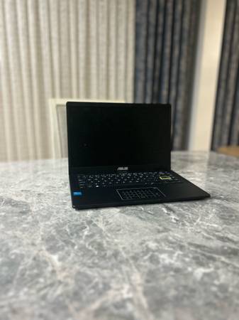 Asus Vivobook laptop 1