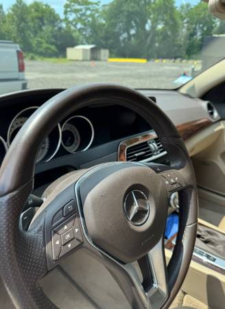 2015 Mercedes C 350 4MATIC Coupe 2D - $13,50063615747012867124