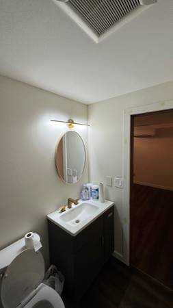 $1,495 / 1br - Private bed and bath - main bedroom available now in Redmond! (Redmond)63799909508739124