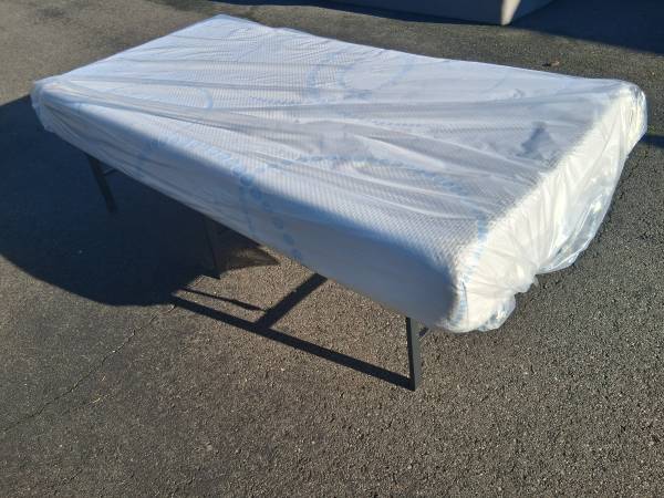 MEMORY FOAM TWIN SIZE MATTRESS WITH BOXSPRING 1