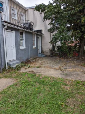 $1,199 / 1br - Casa adosada de una habitación con despacho (Baltimore)63694609830401123