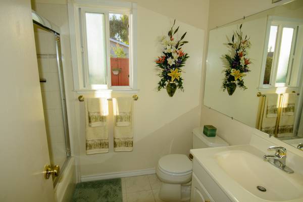 $950 / 1br - HABITACIÓN AMUEBLADA SOLO PARA MUJER (san jose sur)63847023643139120