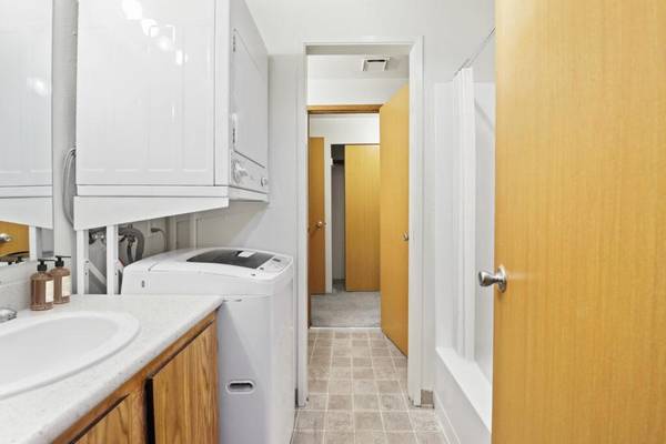 $1,600 / 2br - 865ft2 - Unidades ADA Disponibles, Espacio de Almacenamiento, Baño Jack y Jill63688462375681120