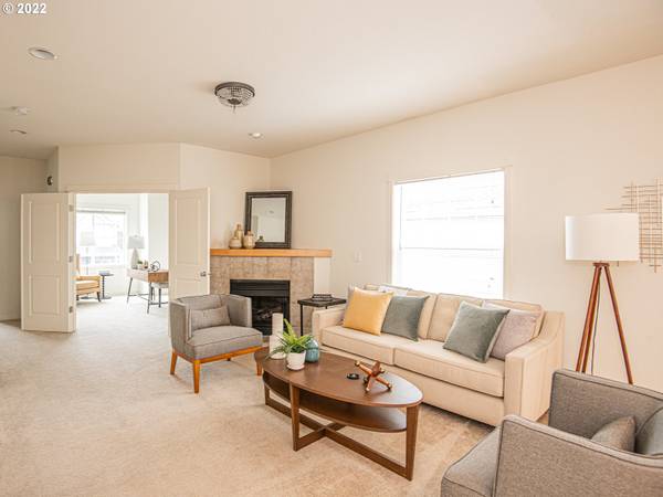 $2,649 / 3br - 1716ft2 - Vida en adosado al máximo: Chimenea, cocina de granito y patio trasero (Portland)63672618643457123