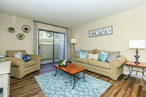 $1,590 / 2br - 835ft2 - COMING SOON!  2 BEDROOM APARTMENT WITH W/D HOOK UP AND NEW CARPET (GATED COMMUNITY)64008333733889121