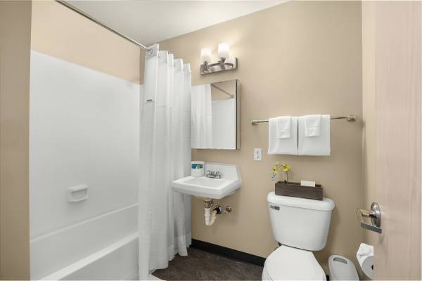 $1,695 Great Studio Unit #224! Fully Furnished! All Utilities Included! (Downtown Bellevue)63688333837059124