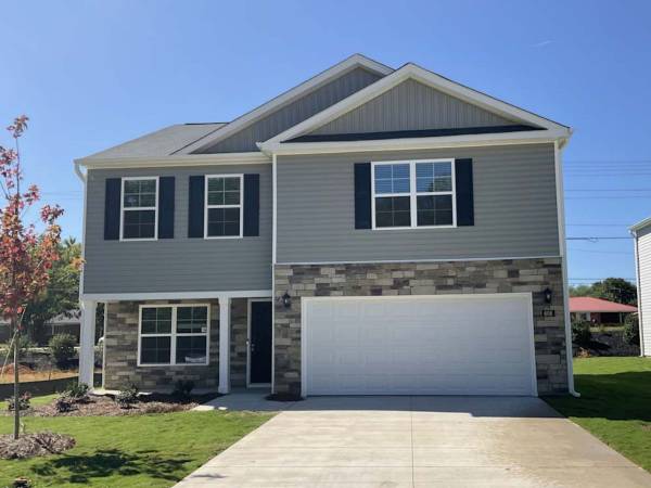 $1,300 / 3br - 2164ft2 - Family-Friendly 3 Bed, 2.5 Bath Home near High Point and Greensboro Universities (Thomasville)64027275762561120
