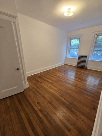 $2,700 / 2br - 700ft2 - Coolidge Corner – Heat & Hot Water Included w/ Parking Available Now (Brookline)64213547792257122