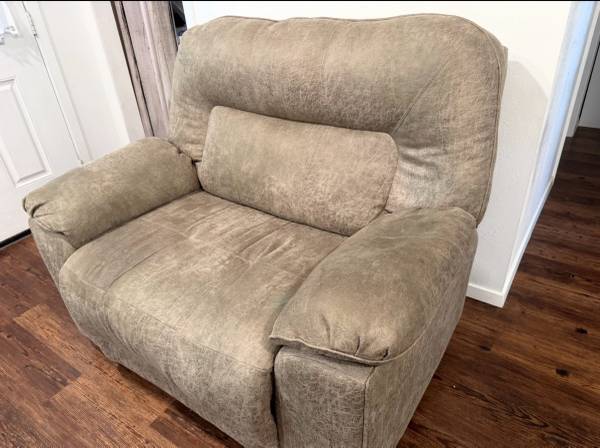 Oversized solid frame chair 1