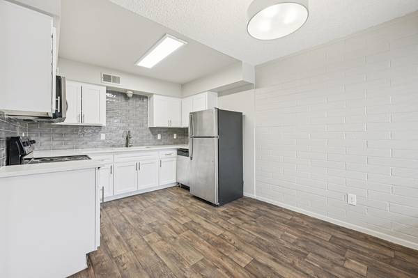 $1,325 / 2br - 📦 Low Security Deposits (1137 E Orange Street Tempe AZ)64047538868993124