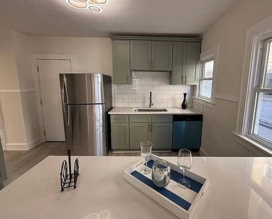 $1800.00 / 3br - 11416 Clifton Blvd #163860363802497123