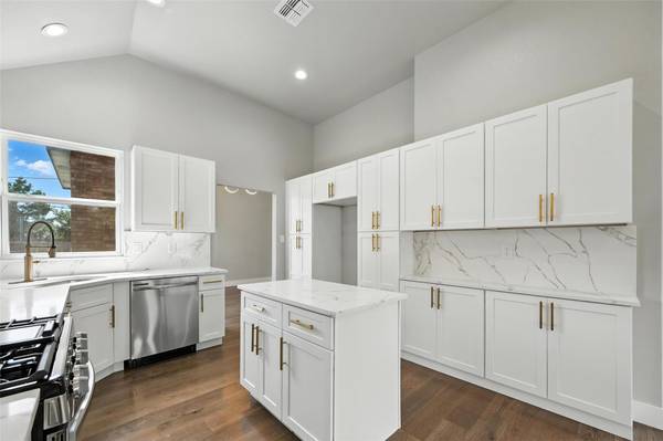 $739,900 / 4hab - 2625ft2 - **Vida de Lujo a un Precio Asequible*Casa en Coppell CON PISCINA*4Hab*2.1Baño (Coppell, Texas)63622589391105124