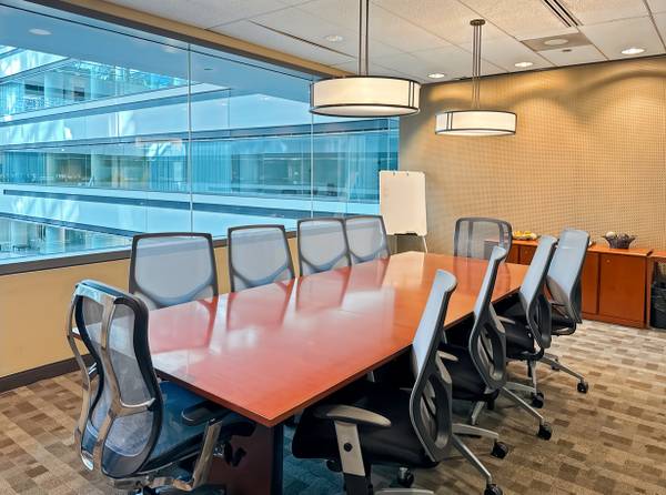 $231 Espacio de Coworking Disponible en 203 N. Lasalle! ¡Llama o envía un mensaje para hacer una visita HOY! (Chicago)64150347619457121