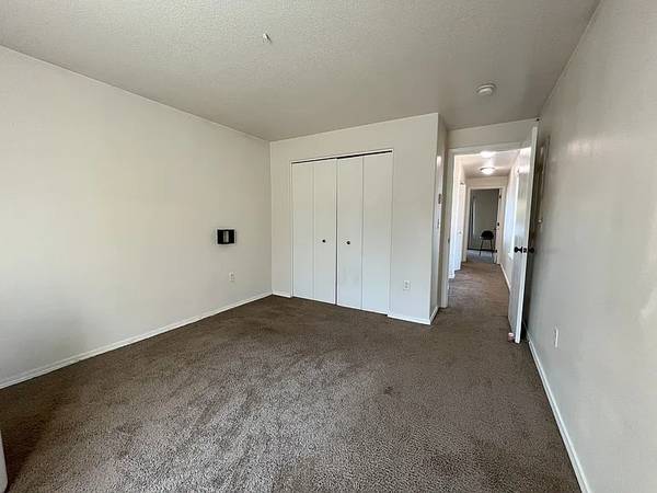 $666 / 2br - 1020ft2 - 🌟 HOGAR ILUMINADO DE 2 DORMITORIOS – GARAJE ADOSADO Y ENCANTO EN NORTH PORTLAND 🏡 (Portland)63831251103747124