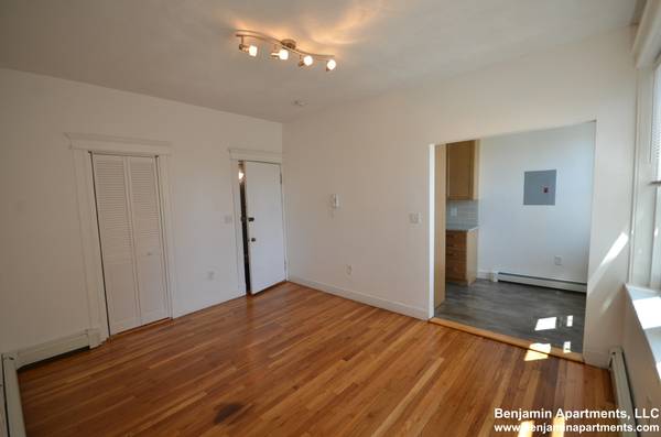 $2,000 / 1br - ** NO FEE ** Brighton 1 bed Heat HW included ** (Brighton)63699544862465123