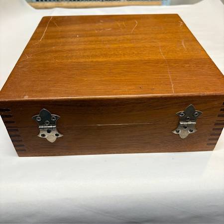 Mahogany Box - Good Condition - $7 (East Wenatchee)63441553076611123