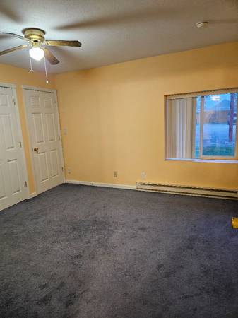 $1250.00 / 3br - 1100ft2 - 3 Bed 1 Bath Apartment in a Small Multi-Family Building of just 5 unit63953482449026124