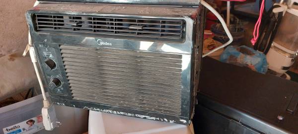 Midea window A/C unit — used, works — $100 1