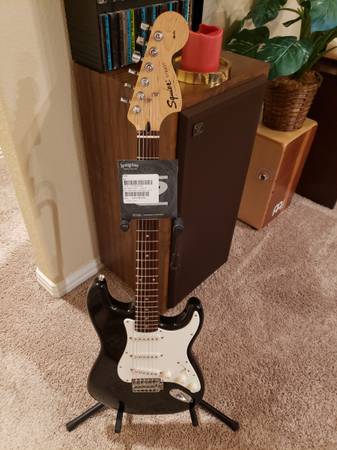 Fender Stratocaster Squire Affinity LIKE NEW w/Fender Gig Bag 1
