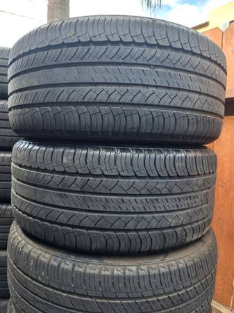 275-40-20:2 Michelin Latitud Tour 70% 1