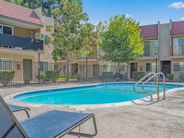 Two Swimming Pools, Situated in Lancaster!, 1 Bed 1