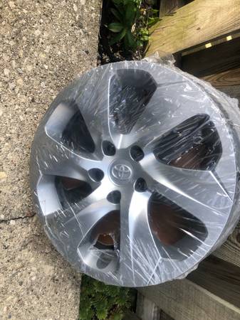 Toyota 17” Hubcaps 1