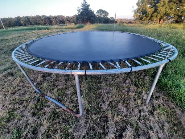14 Foot Diameter Trampoline 1