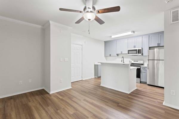 $2,028 / 1br - 886ft2 - Cable Ready, On-site Maintenance, 1B/1B (4201 Jefferson Oaks Cir, Fairfax, VA)64040363702401123