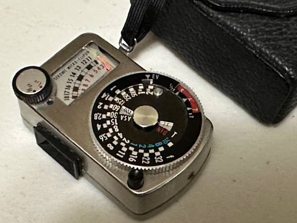 Sekonic L-136 Micro-Clipon Light Meter 1