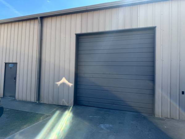 $1,200 / 1200ft2 - VERY SECURE WITH LOCKED GATE &  CAMERAS (Corpus Christi)64036536378241120