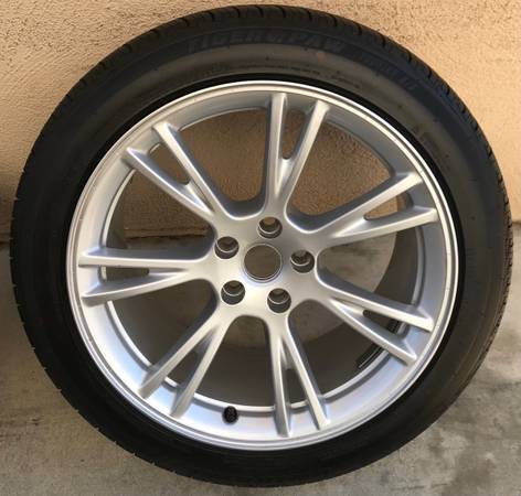 One Tesla Model Y Gemini 19” wheel 1
